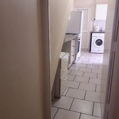Daire Ground Floor Flat, 8 Elmgrove Avenue, Bs5 0hs *