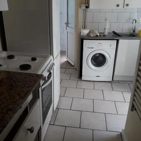 Apartment Ground Floor Flat, 8 Elmgrove Avenue, Bs5 0hs Bristol